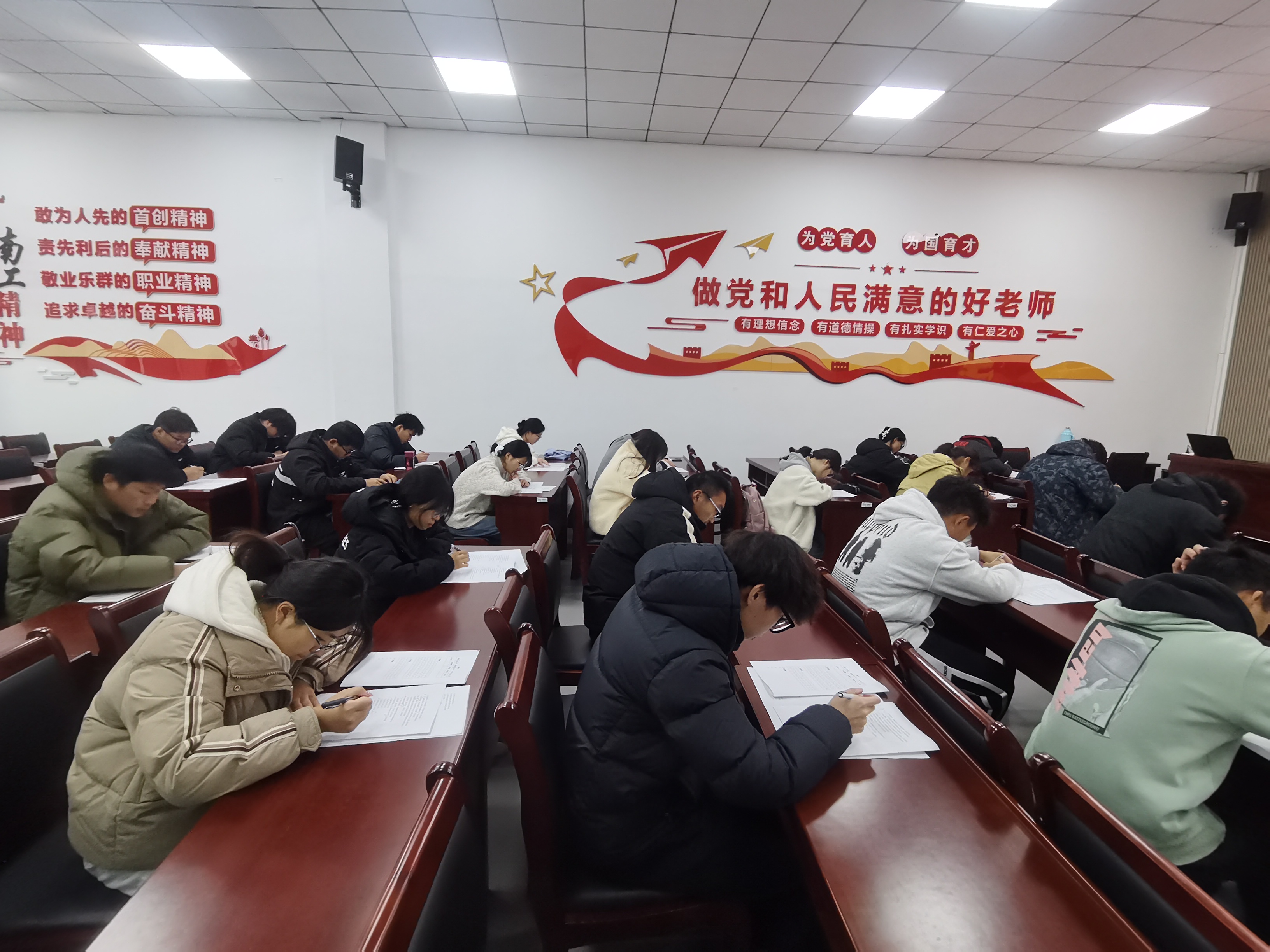 答题现场.jpg